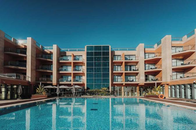חגגו פסח 2027 עם Olam Holidays במלון Real Marina Hotel & Spa ברמת 5 כוכבים ב-Olhão, אלגרבה.