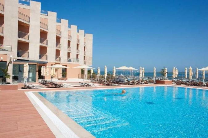 חגגו פסח 2027 עם Olam Holidays במלון Real Marina Hotel & Spa ברמת 5 כוכבים ב-Olhão, אלגרבה.